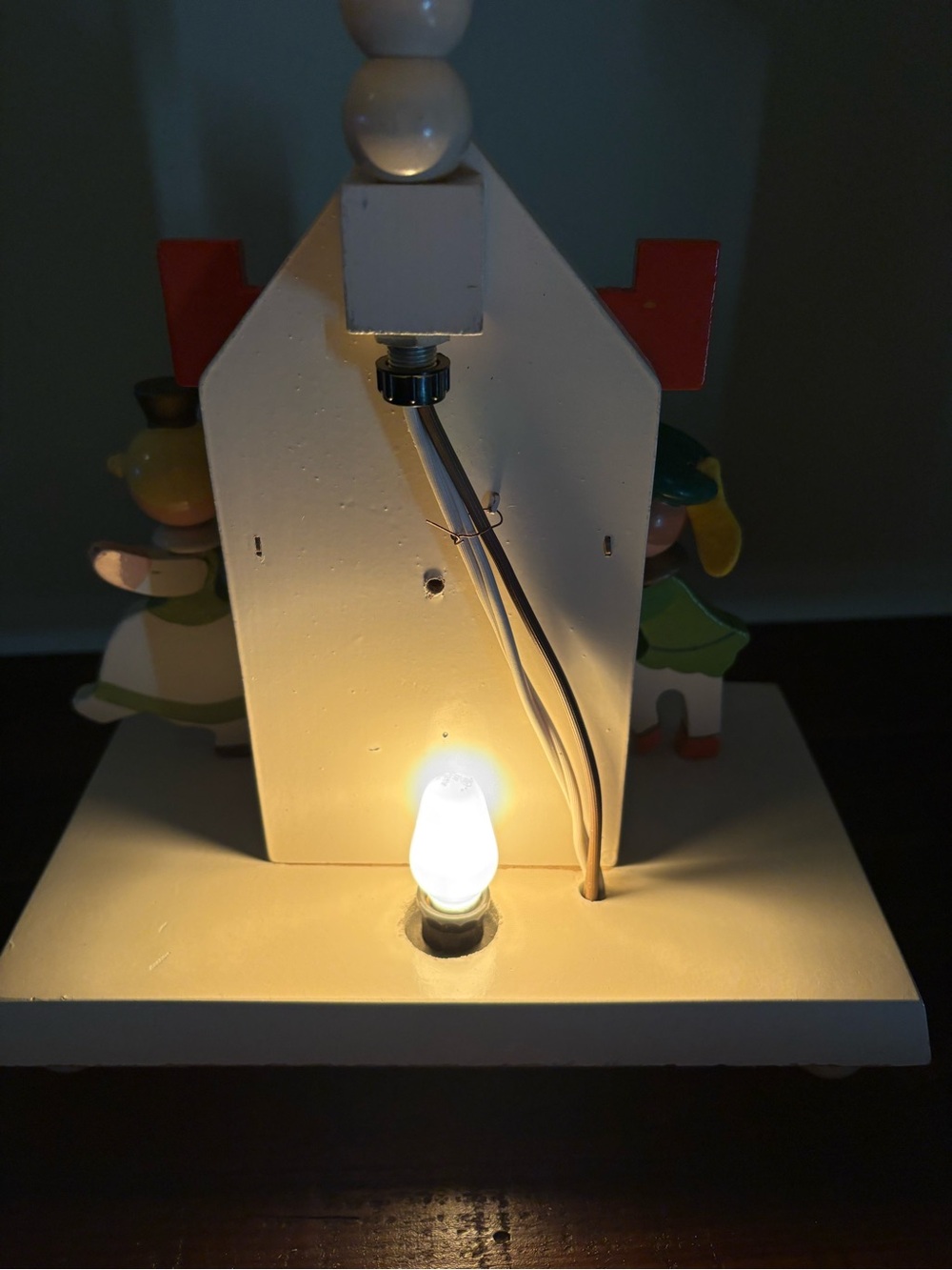 Vintage Irma Wooden Children’s Lamp Featuring Hand-Painted Figures - Picture 14 of 15